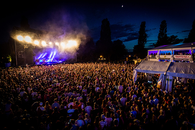 Scène avec public de Estivale Open Air
